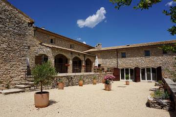 Chambre d’hôte pour 2 personnes, avec sauna et jacuzzi ainsi que piscine et jardin dans les Alpes-de-Haute-Provence