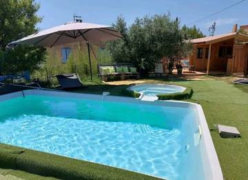 Chambre d’hôte pour 2 personnes, avec piscine ainsi que jacuzzi et jardin dans les Alpes-de-Haute-Provence