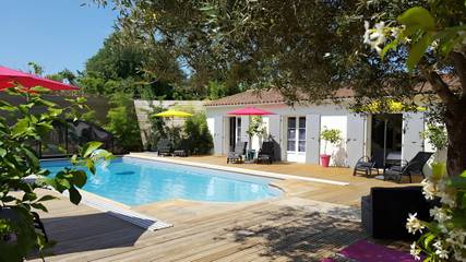 Chambre d’hôte pour 3 personnes, avec piscine ainsi que jacuzzi et jardin en Charente-Maritime