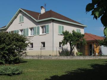Chambre d’hôte pour 3 personnes, avec jardin et piscine, animaux acceptés dans la Loire
