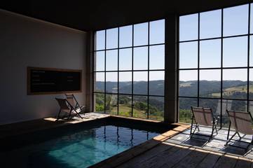 Maison d’hôte pour 2 personnes, avec piscine et vue ainsi que sauna et jardin dans la Loire